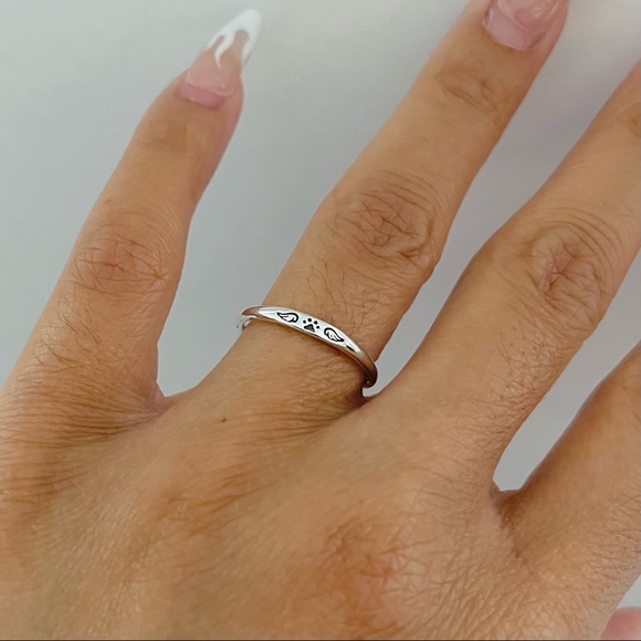 Sterling silver dainty paw with angel wings band ring, paw print ring, wings - Picture 7 of 9